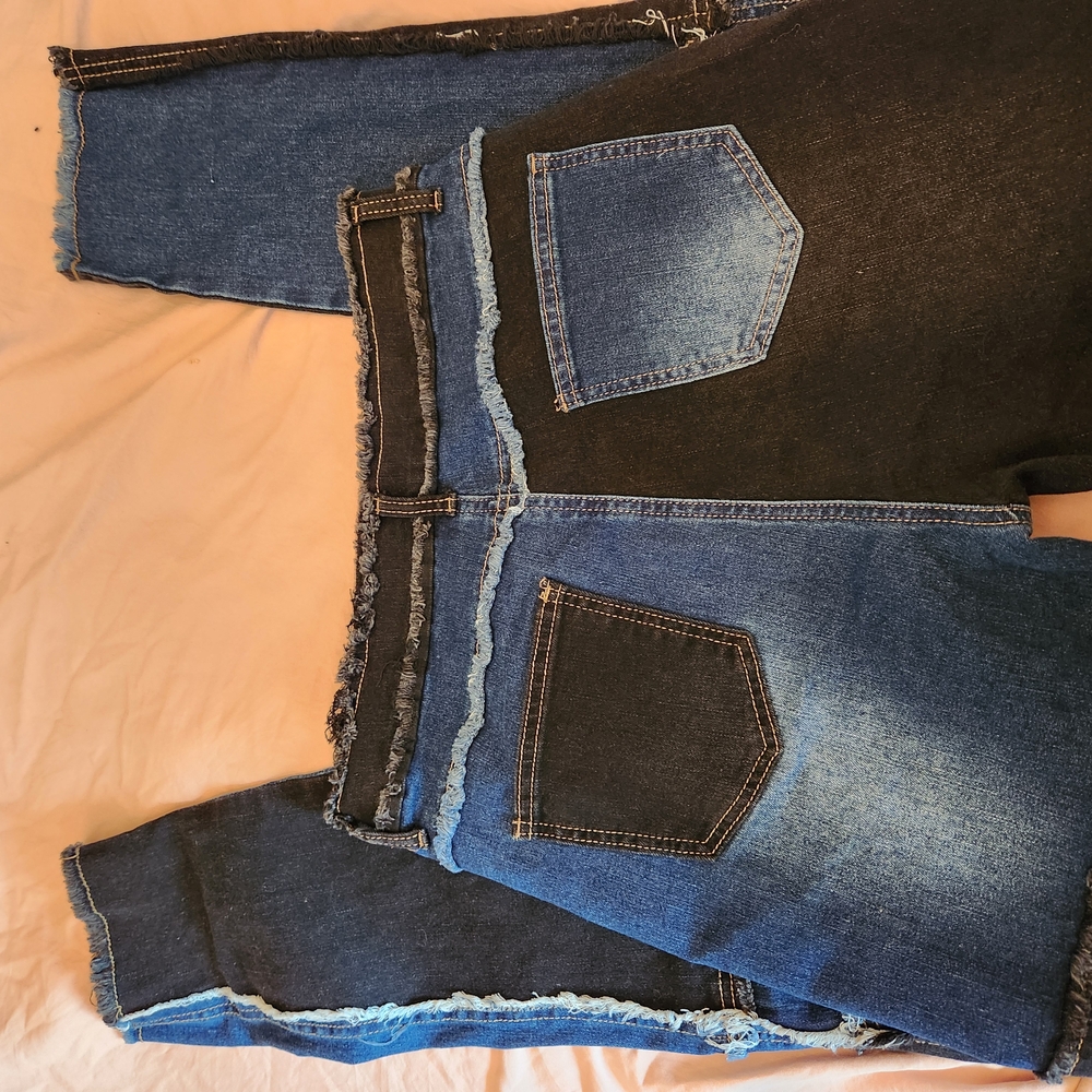 Stylish Women's Blue Jeans - Picture 5 of 6